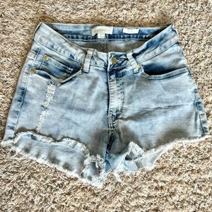 Nicki Minaj - Women’s (Sz 7/8) Mid-Rise Blue Denim Shorts